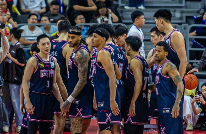 开云体育下载-广东男篮本赛季消失的“七位故人”！他们都在哪？过的还好吗？