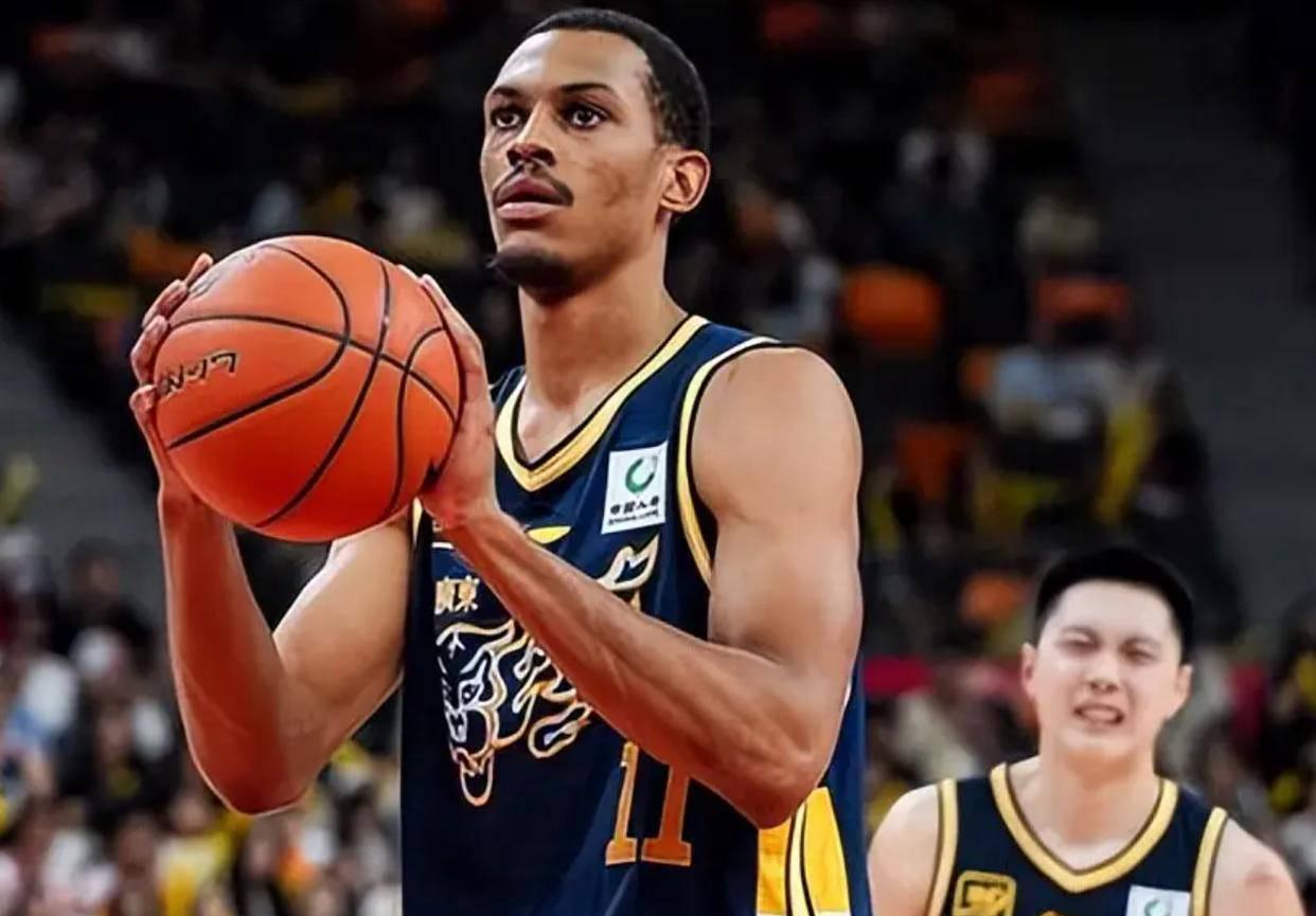 开云体育下载-广东男篮本赛季消失的“七位故人”！他们都在哪？过的还好吗？