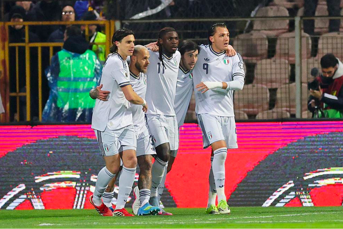 开云体育官网-2-5！灾难红牌毁掉附加赛决赛 世界杯4冠王无缘美加墨 已12年缺席|意大利|波黑|射门|多纳鲁马|点球大战_新浪体育_新浪新闻