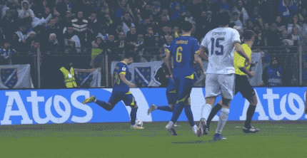 开云体育官网-2-5！灾难红牌毁掉附加赛决赛 世界杯4冠王无缘美加墨 已12年缺席|意大利|波黑|射门|多纳鲁马|点球大战_新浪体育_新浪新闻