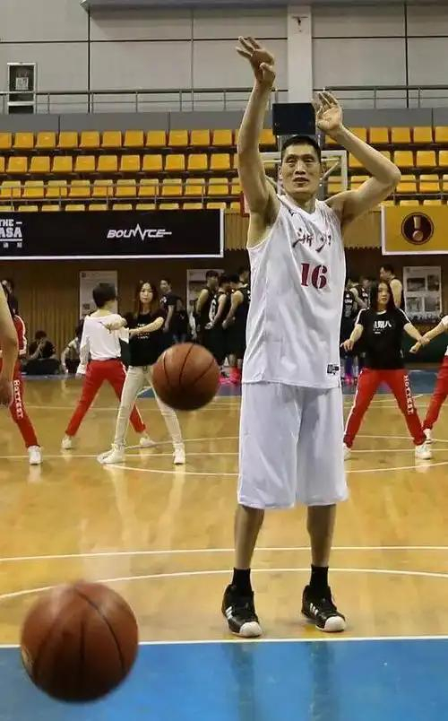 开云-他是男篮名宿，拿过篮板王，如今儿子也进CBA，成为顶级中锋|余乐平|篮球|浙江队|中国男篮|浙江男篮_新浪体育_新浪新闻