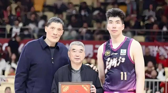 开云-他是男篮名宿，拿过篮板王，如今儿子也进CBA，成为顶级中锋|余乐平|篮球|浙江队|中国男篮|浙江男篮_新浪体育_新浪新闻